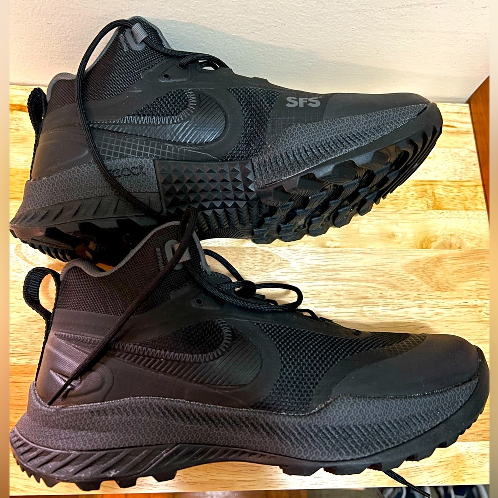 Mens size 11.5 Nike React SFB Carbon Hiking boots
